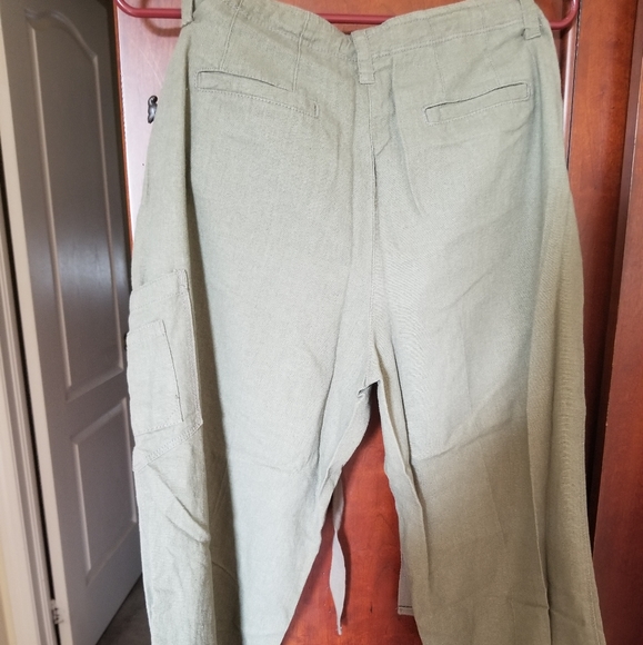 Larry Levine Crop Pants - Picture 2 of 4